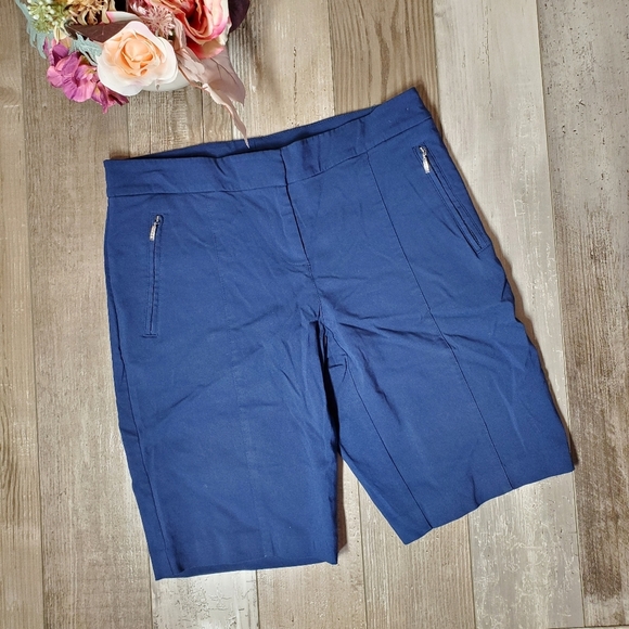 Izod Navy Blue Stretchy Bermuda Golf Shorts Women's Size 4 NWOT - Picture 1 of 13